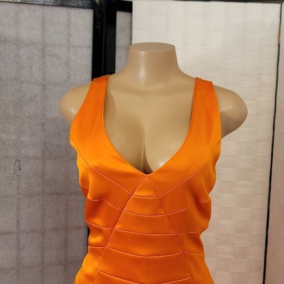 BRAND NEW SANGRIA BANDAGE V-NECK SLEEVELESS SHEATH DRESS - Picture 11 of 14